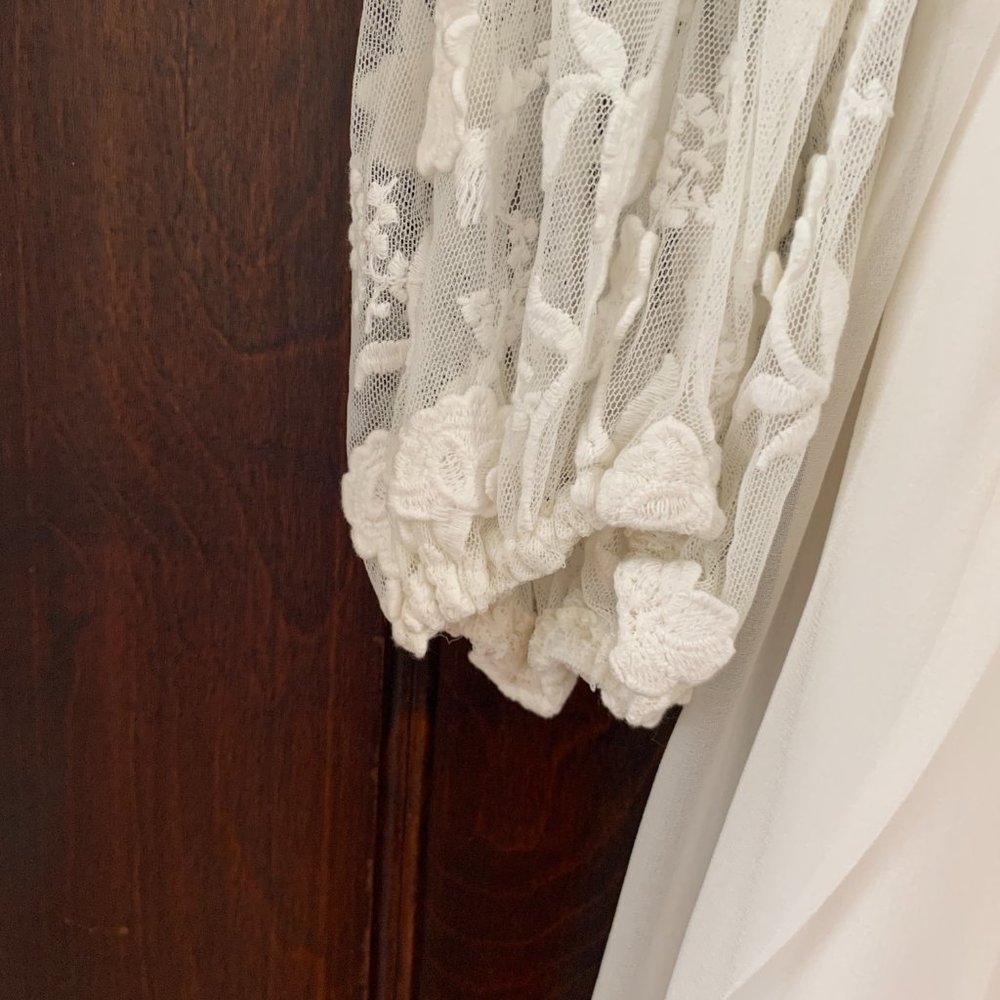 Brand New Dreamers and Lovers "Yaya" Lace & Silk Wedding Dress - Picture 3 of 11